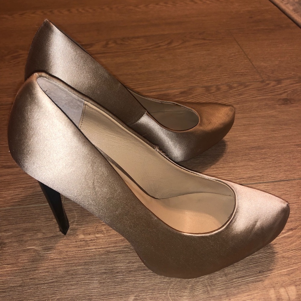 Authentic Bcbg Champagne Satin 3 In Heels. Size 6 - image 1
